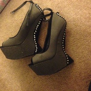 Black stud peep toe wedges