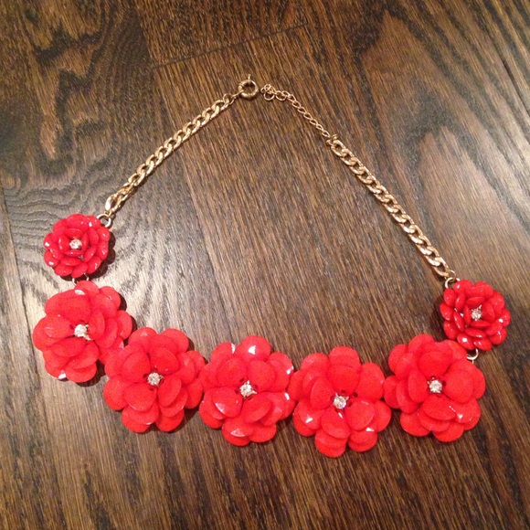 Pretty floral necklace