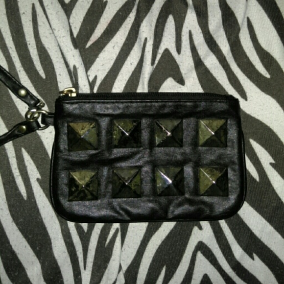 Stud wristlet