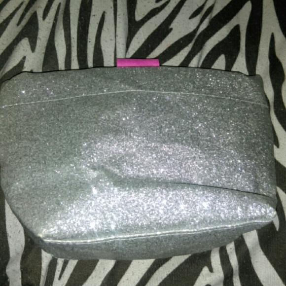 Medium cosmetic bag
