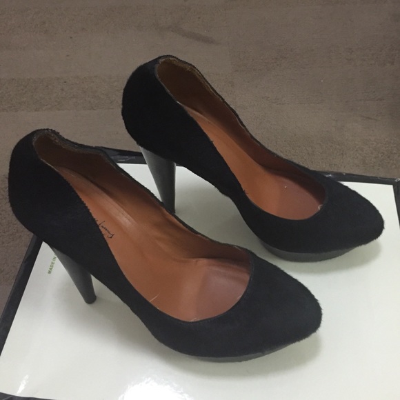 Elizabeth and James Black Pony Hair Pumps Size 10