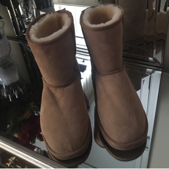 BRAND NEW Classic Ugg