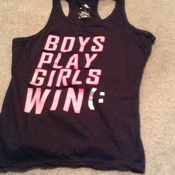 Boys play girls win tank top