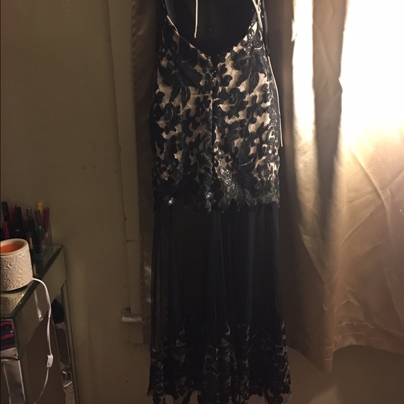 Black in nude dress - Picture 2 of 2