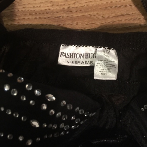 Sexy black nightie w rhinestones - Picture 2 of 4