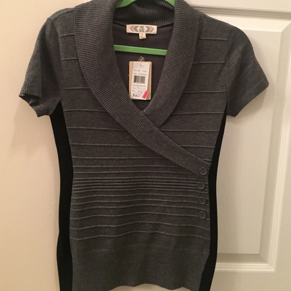 NWT Pink Rose Sweater Shirt 🌟 - Picture 1 of 4