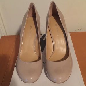Nine West nude pumps
