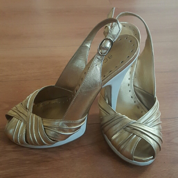 BCBgirls gold slingback heels size 6