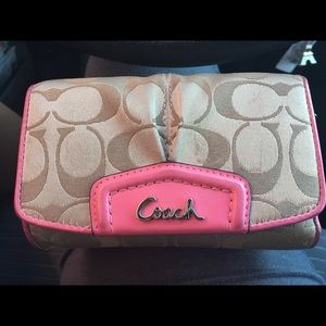Authentic Coach Wallet 🎉 $ Reduced🎉