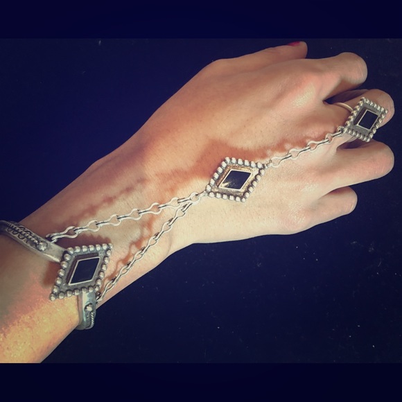VANESSA MOONEY HAND PIECE