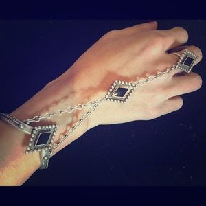 VANESSA MOONEY HAND PIECE