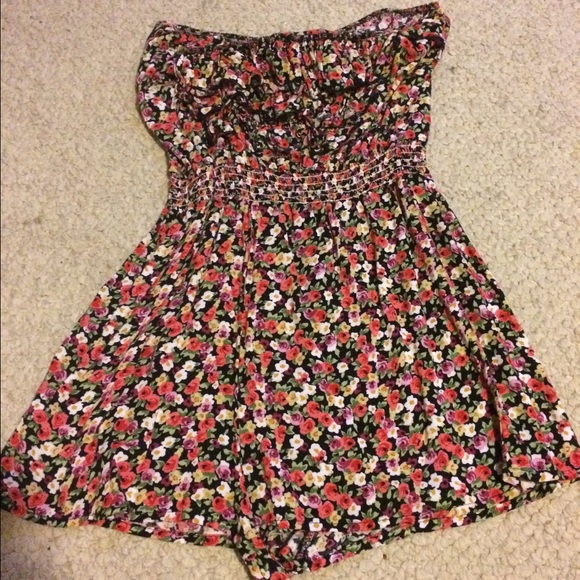Floral strapless romper