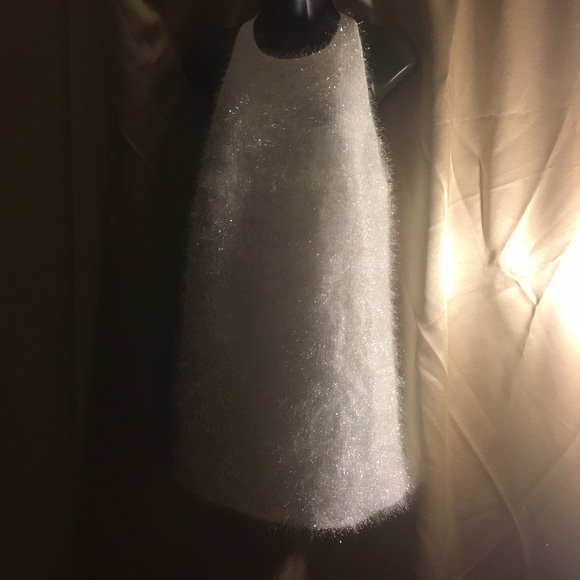 White dress - Picture 1 of 2