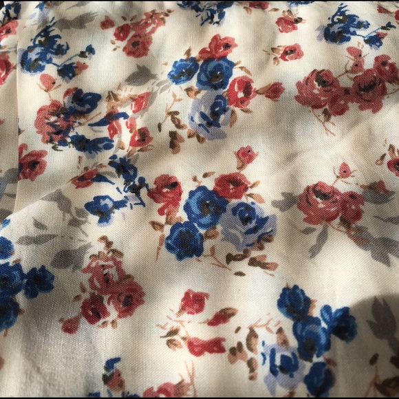 SOLD OUT❣️ 💐Dainty Print Peasant Dress - Picture 4 of 4