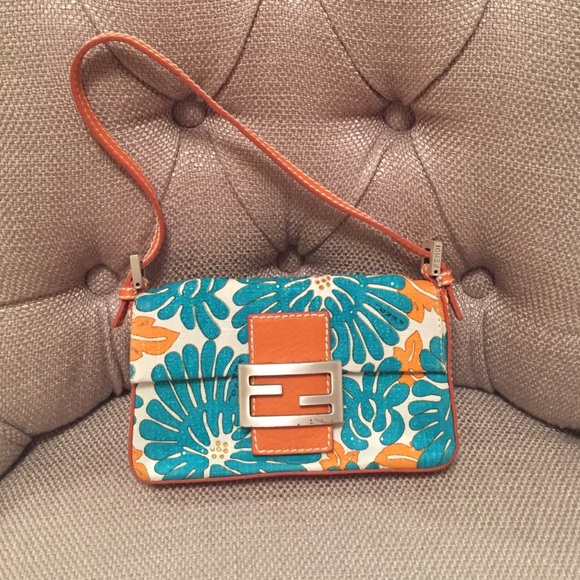 FENDI Handbags - Fendi clutch FENDI Handbags - Fendi clutch