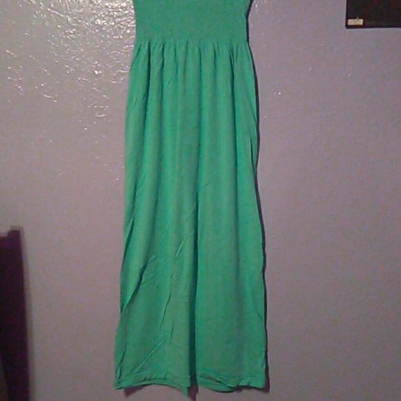 Long Remote Green Dress 🌴 - Picture 2 of 3