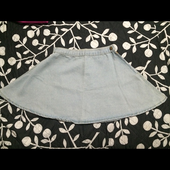 High Waisted Light Wash Denim Skater Skirt Small