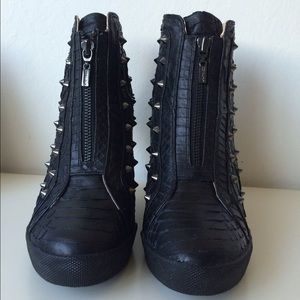 UES Forsyth wedge booties