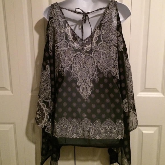 Last One! Black & White Paisley Cold Shoulder Top - Picture 3 of 3