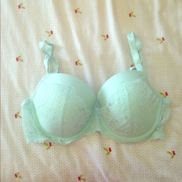 ***RESERVED BUNDLE*** Victoria's Secret bras