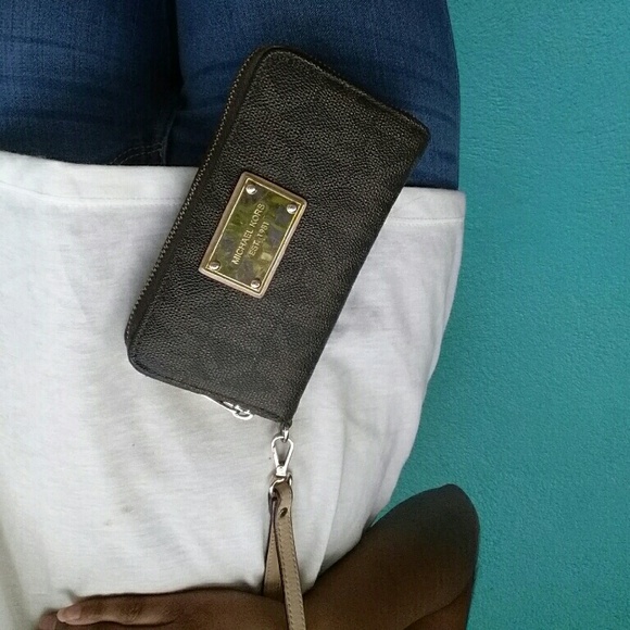 Michael Kors MK Logo Continental Wallet
