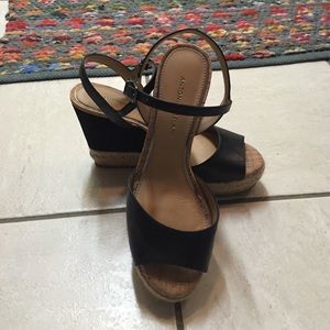 Adorable wedges. Perfect for spring!