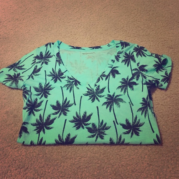 **MUST GO** Palm tree t-shirt