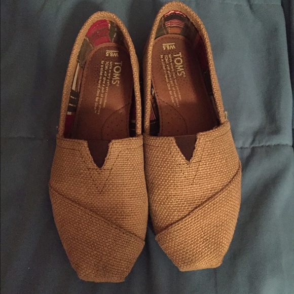 Toms burlap slip ons. Size 6.5