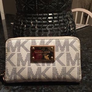 White Michael Kors Wallet
