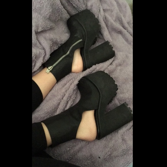 UNIF Boyle Boots - Picture 2 of 4