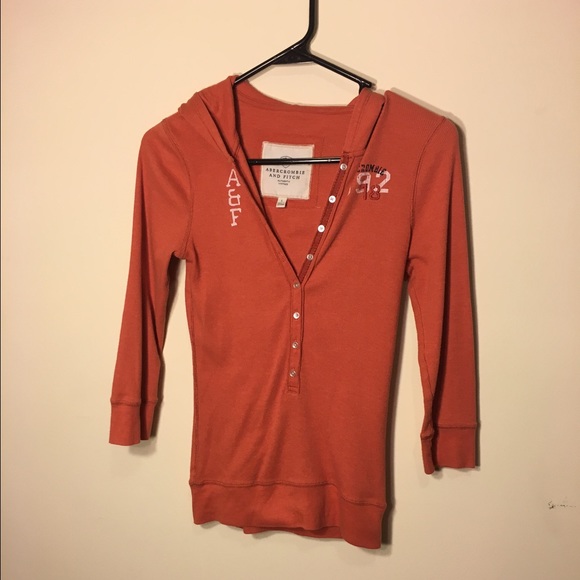 Cute quarter sleeve hoodie!