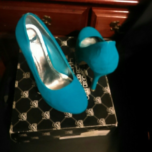 Heels - Picture 2 of 3