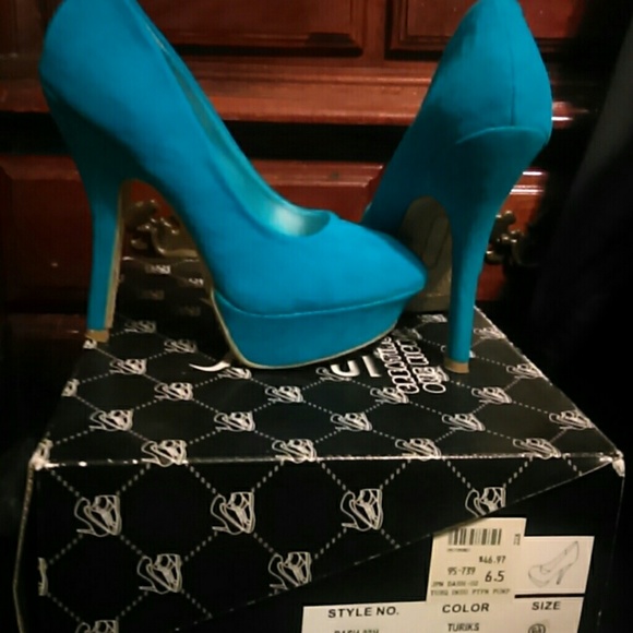 Heels - Picture 3 of 3
