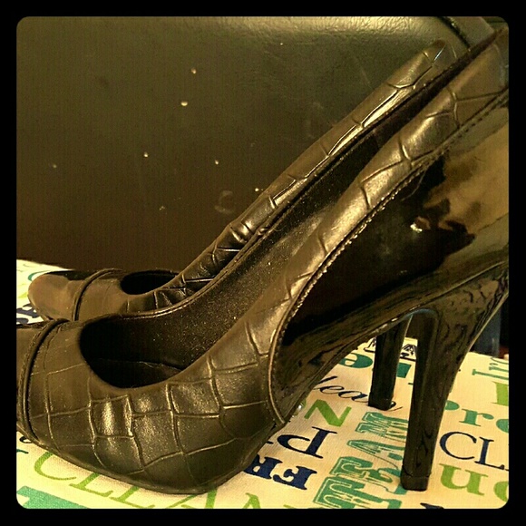 Vera Wang pumps