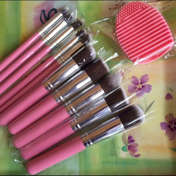10pcs Makeup Brushes + 1 Brush Cleaner