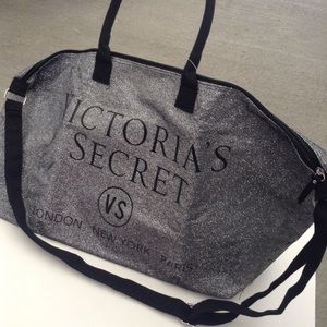 ⭐️SALE⭐️NWT Victoria's Secret Weekender Bag