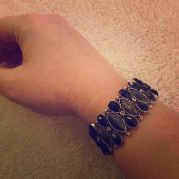 Elastic cuff bracelet