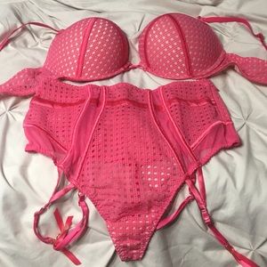 Brand new vickies set