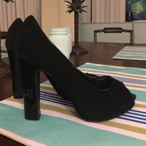 Black & velvet heels size 5!