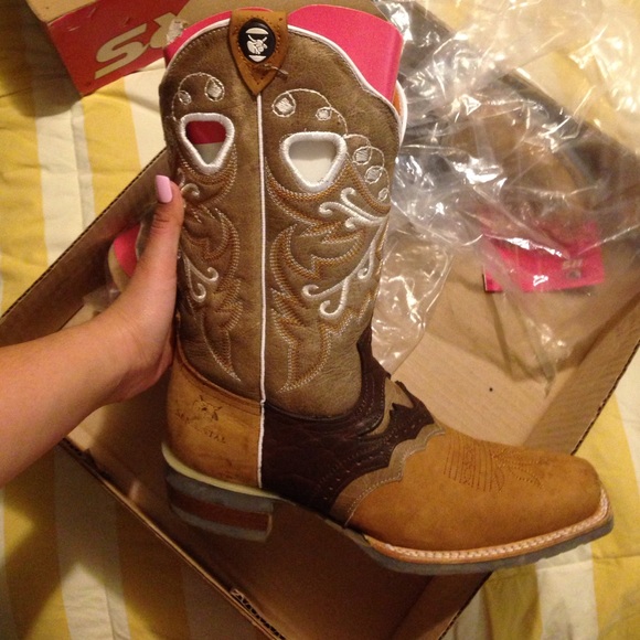 Brand new cowgirl boots