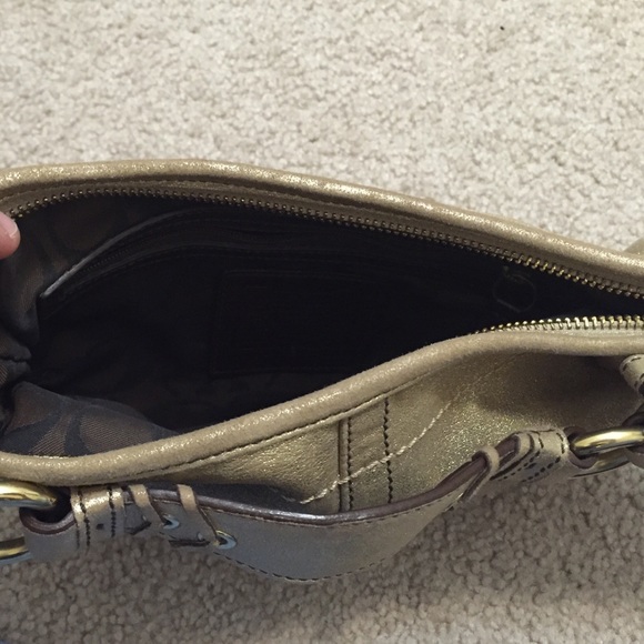 Gold Coach purse - Picture 3 of 4
