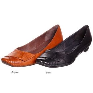 🚫SOLD LOCALLY🚫 Woman's Flats with Adornments