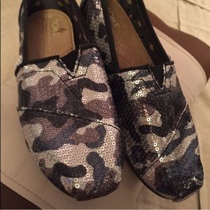 Camo Toms