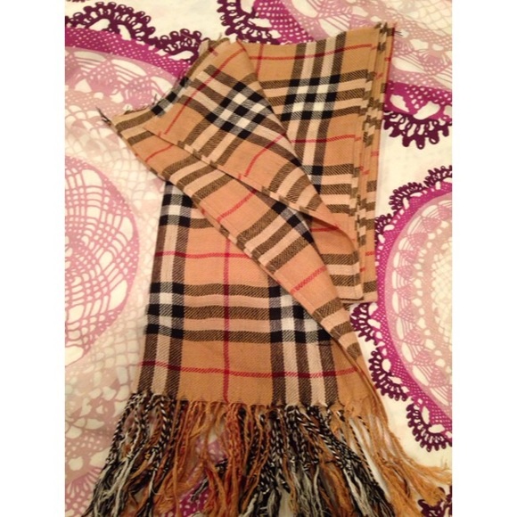 A trendy scarf.