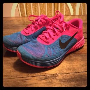 Nike pink and turquoise in wonderful condition!