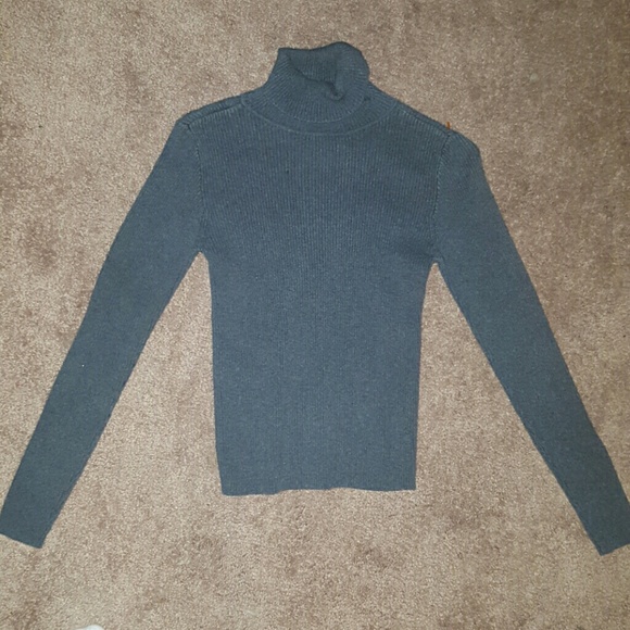 Grey long sleeve GAP sweater