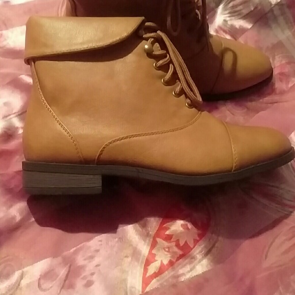 Boots - Picture 2 of 4