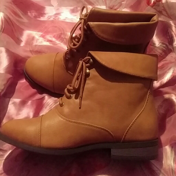 Boots - Picture 4 of 4