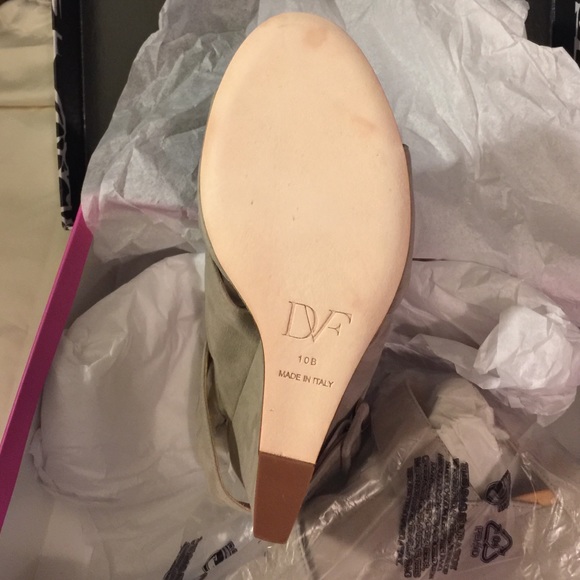 DIANE VON FURSTENBERG Wynne Suede Wedge Sandals - Picture 3 of 4