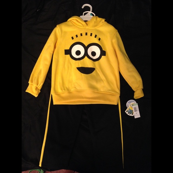 Boys Minion hoodie/sweats suit